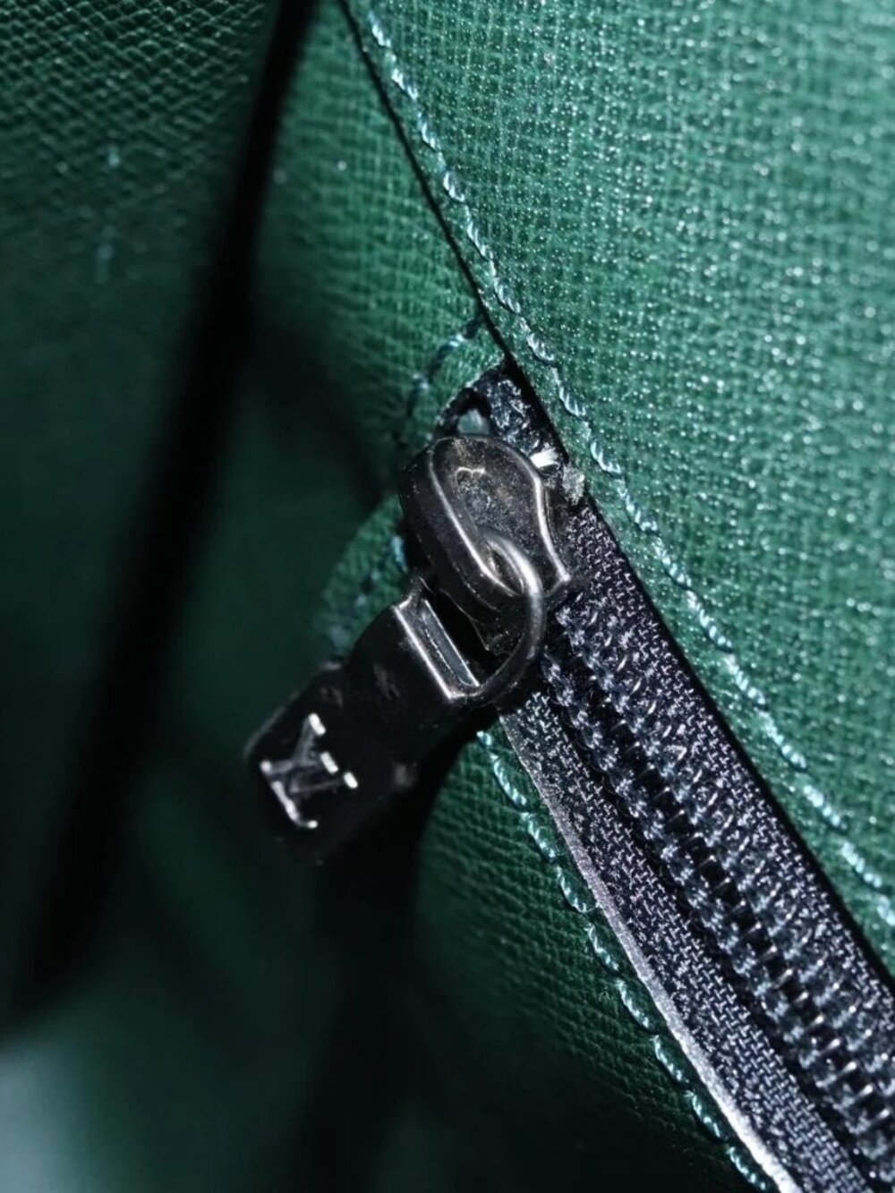 LOUIS VUITTON Taiga Leather Volga Briefcase Epicea M30204 LV Auth BA235 - Picture 13 of 16